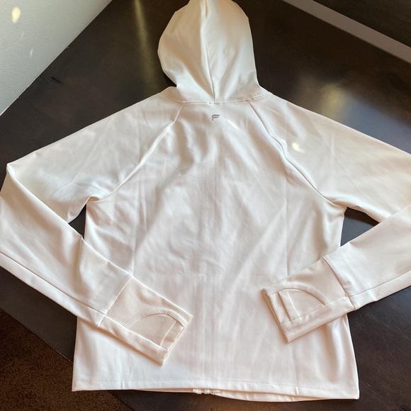 NWT Fabletics Bailey cropped pure luxe hoodie. - Picture 3 of 4